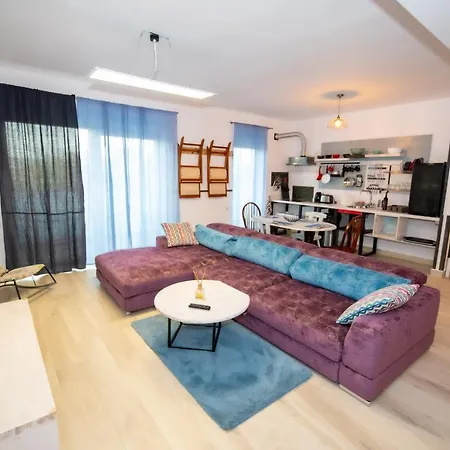 Lovely Marina Surf Apartment With Balcony And Private Parking דירה Năvodari